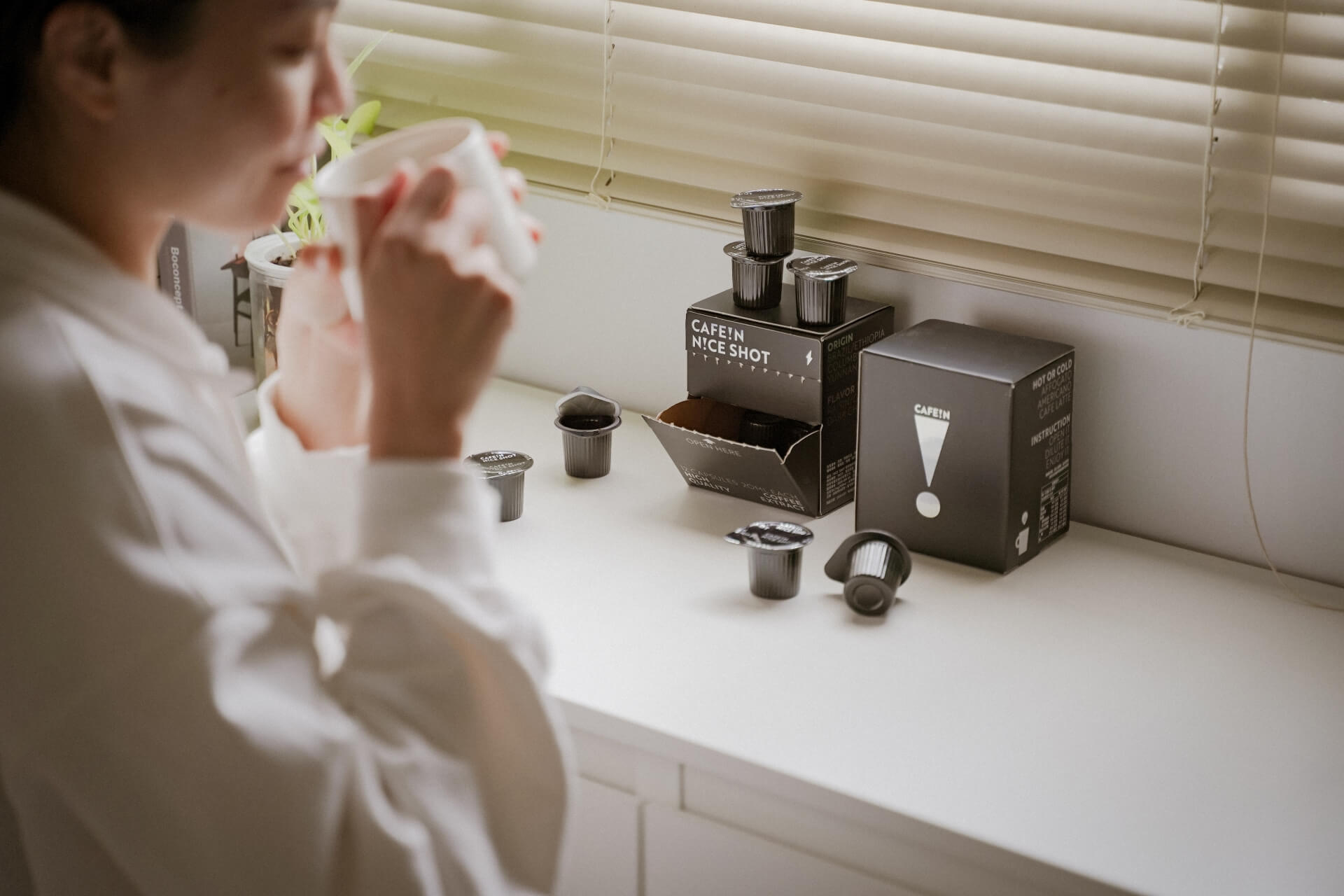 N!CE SHOT 極萃咖啡球以專利技術之高倍取工藝製作而成，非濃縮還原，無添加即溶咖啡粉，保留完整咖啡香氣，輕巧便於攜帶，重點是沖泡方法簡單又快速
