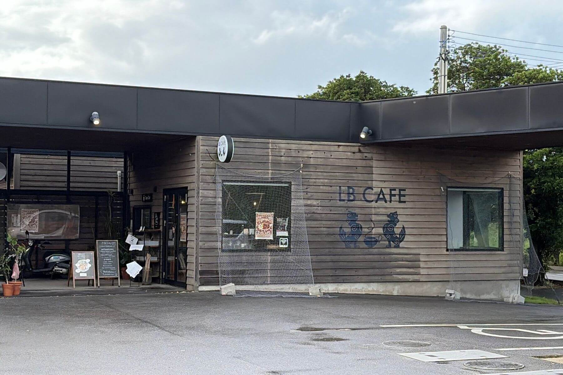 宮古島美食地圖#08：LB CAFE宮古島店門口與停車位置