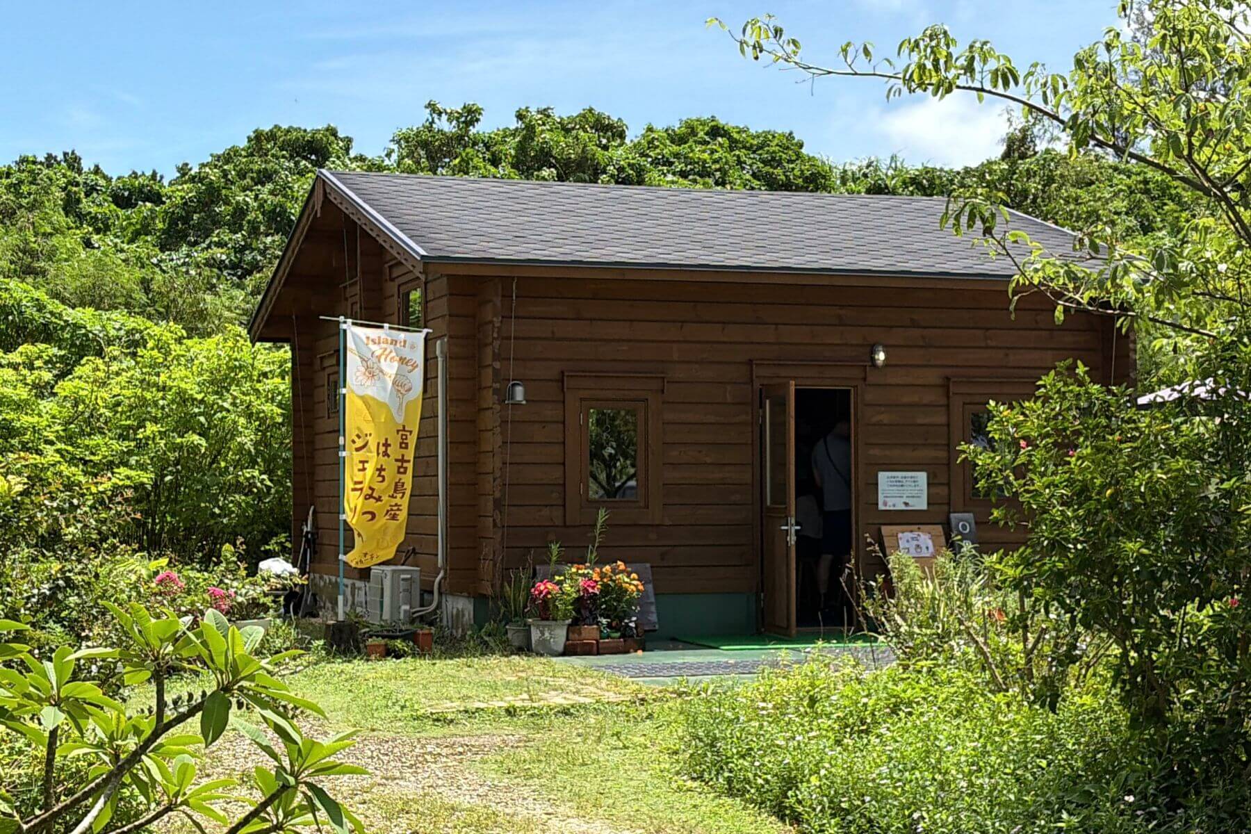 宮古島美食地圖#09：Aragusuku Honeybee Garden店門位置與停車